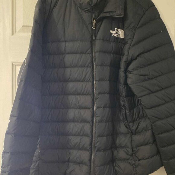 BLACK NORTH FACE COAT WITH BLEMISH ON BACK - Picture 4 of 6